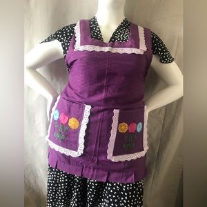 Embroidered floral apron Mandil Mexicano